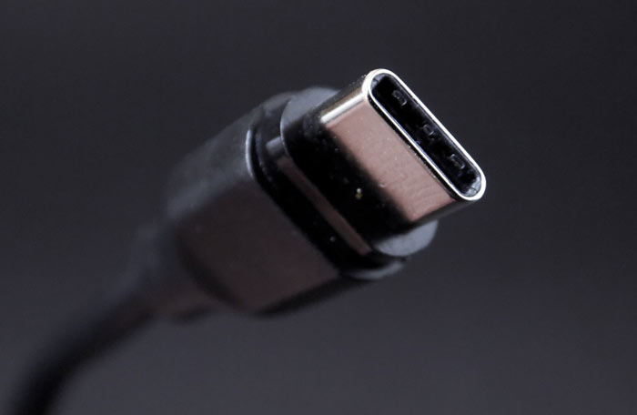 پورت USB 4 چیست؟ بررسی ویژگی های پورت جدید یو اس بی 4